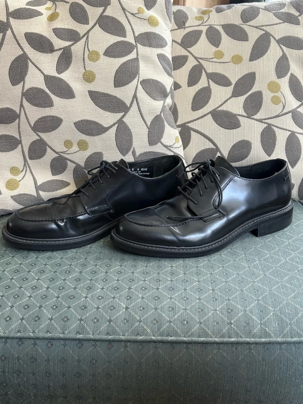 Bostonian Black Leather Lace-Up Oxfords